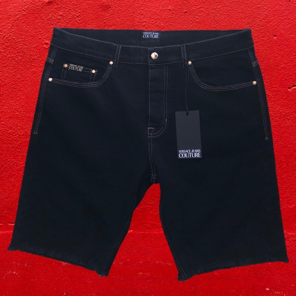 Versace - Picture 2 of 5